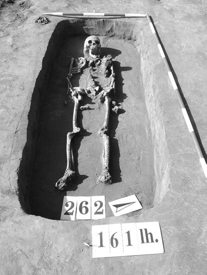 9. kép
Nyíregyháza–Felsõsima 262. sír /
Fig. 9
Nyíregyháza–Felsõsima, grave 262